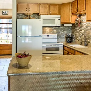 Apartment Pristine With Balcony Walk To Beach! United States