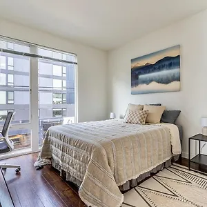  Apartment Close Downtown Modern - Pet Friendly, Wifi, Rooftop Views United States